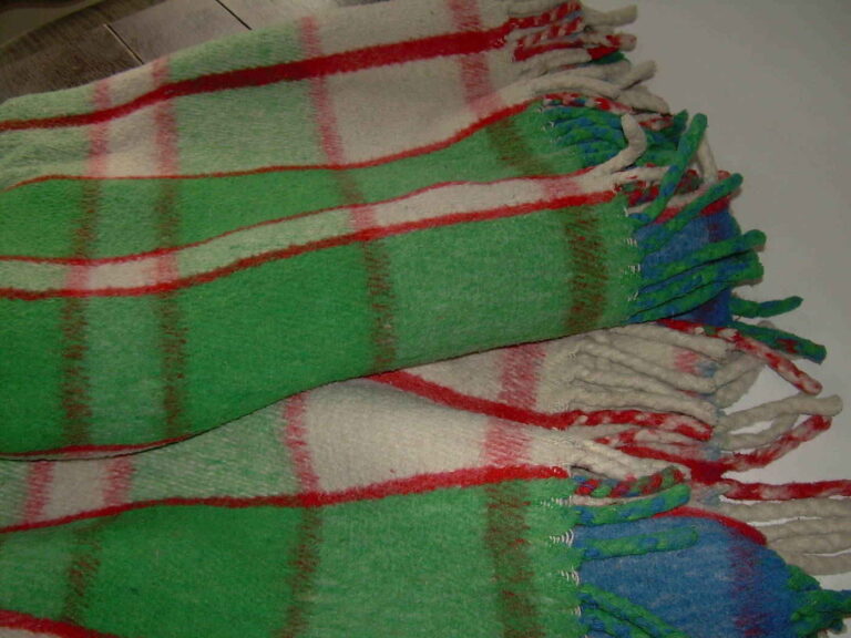 How to Soundproof a Room With Blankets 6 Cheap Ways!